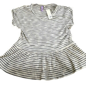 🌿Alpha women’s top black and white stripes - XS, NWT🌿